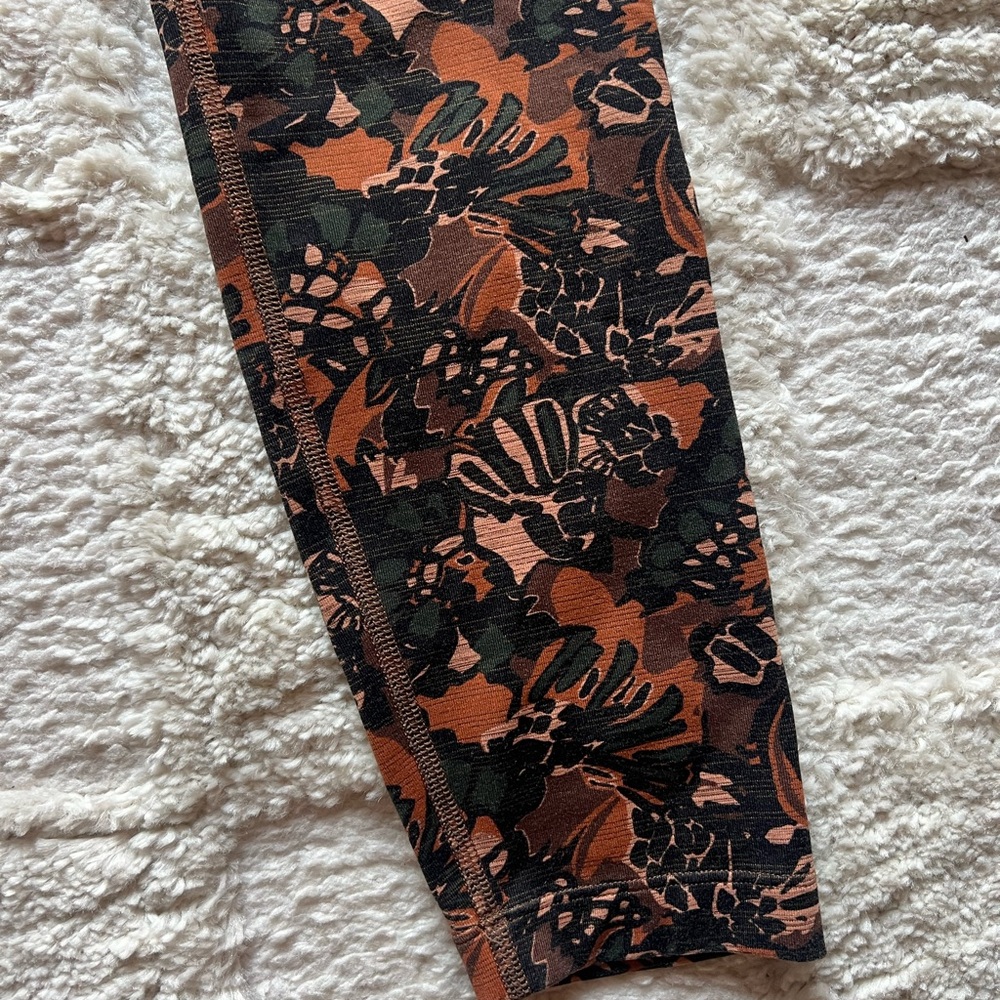 Outdoor Voices Sienna Abstract Floral TechSweat Set Size S - Picture 6 of 7